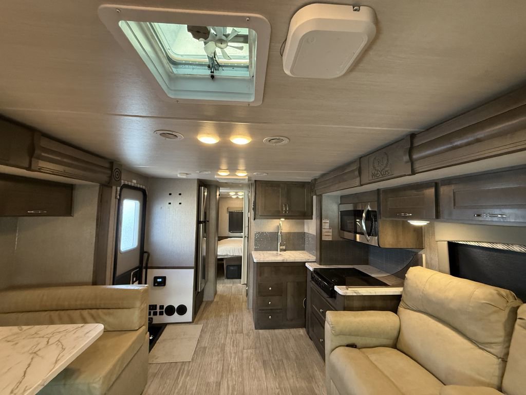 Used 2023 Ford E-450 and Econoline 450 Super Duty w/ Motorhome Prep Package image 44