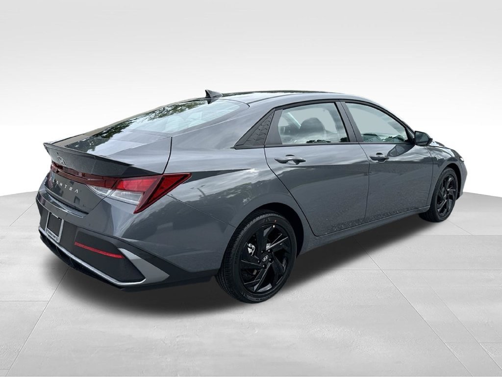 New 2026 Hyundai Elantra SEL Sport FWD image 7