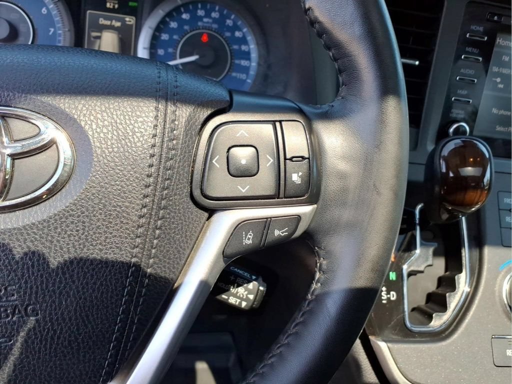 Used 2020 Toyota Sienna Limited Premium FWD image 22