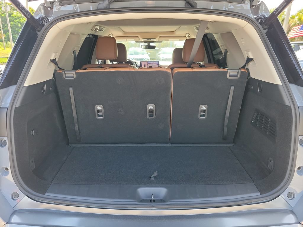 Certified 2026 Nissan Pathfinder Platinum FWD image 8