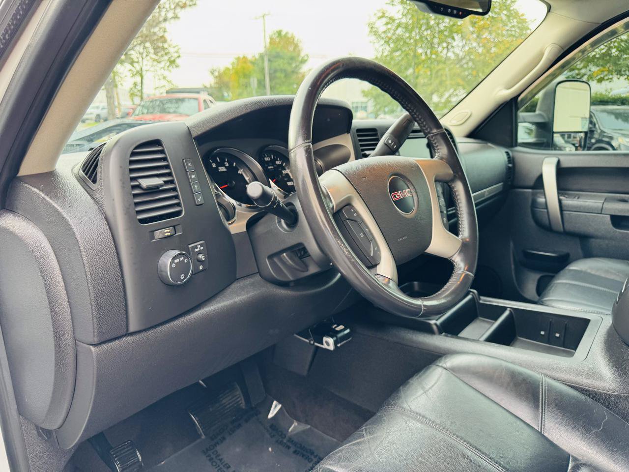 Used 2011 GMC Sierra 3500 SLE w/ SLE Preferred Package AWD/4WD image 14