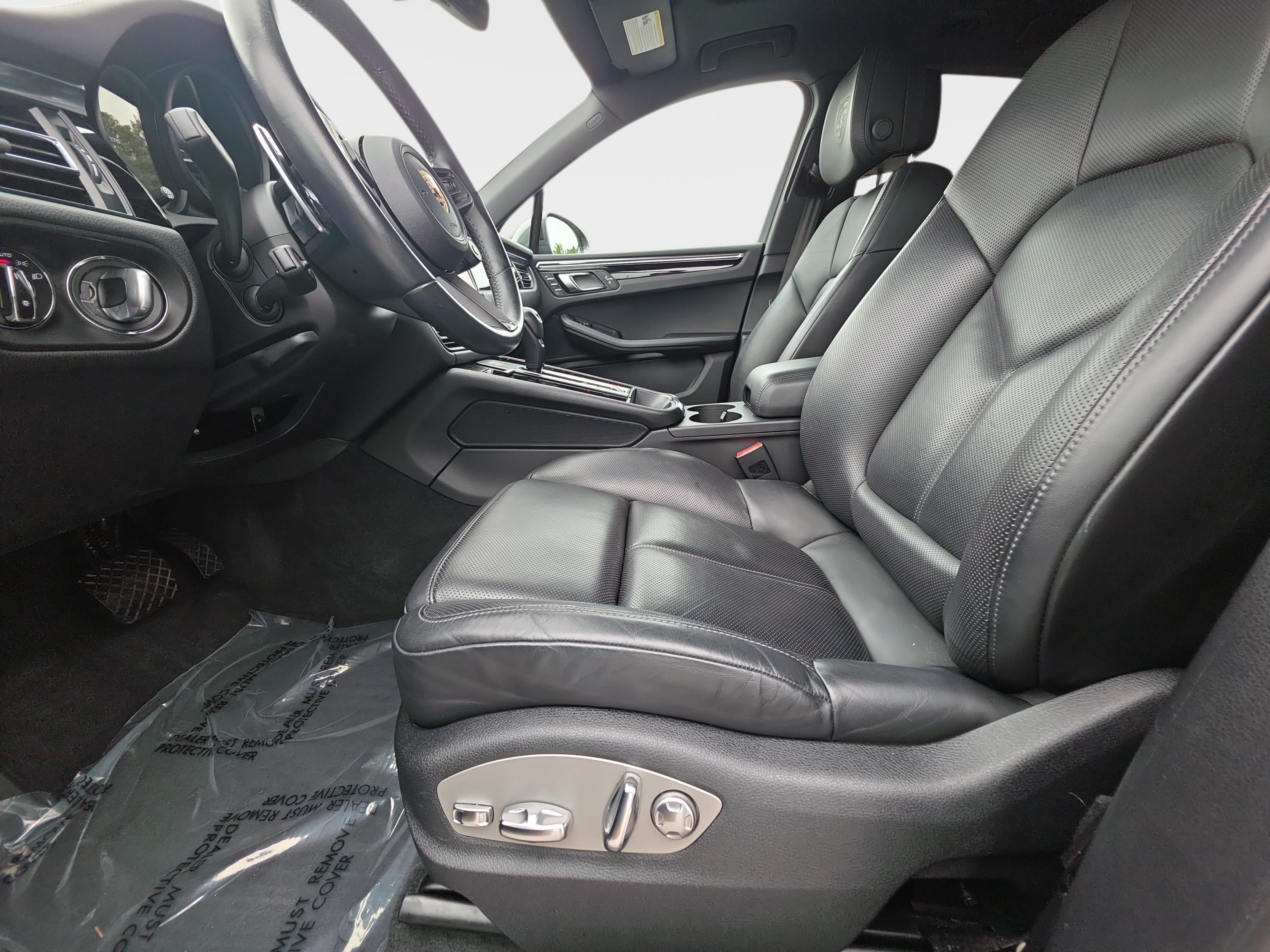 Used 2023 Porsche Macan Turbo AWD/4WD image 15