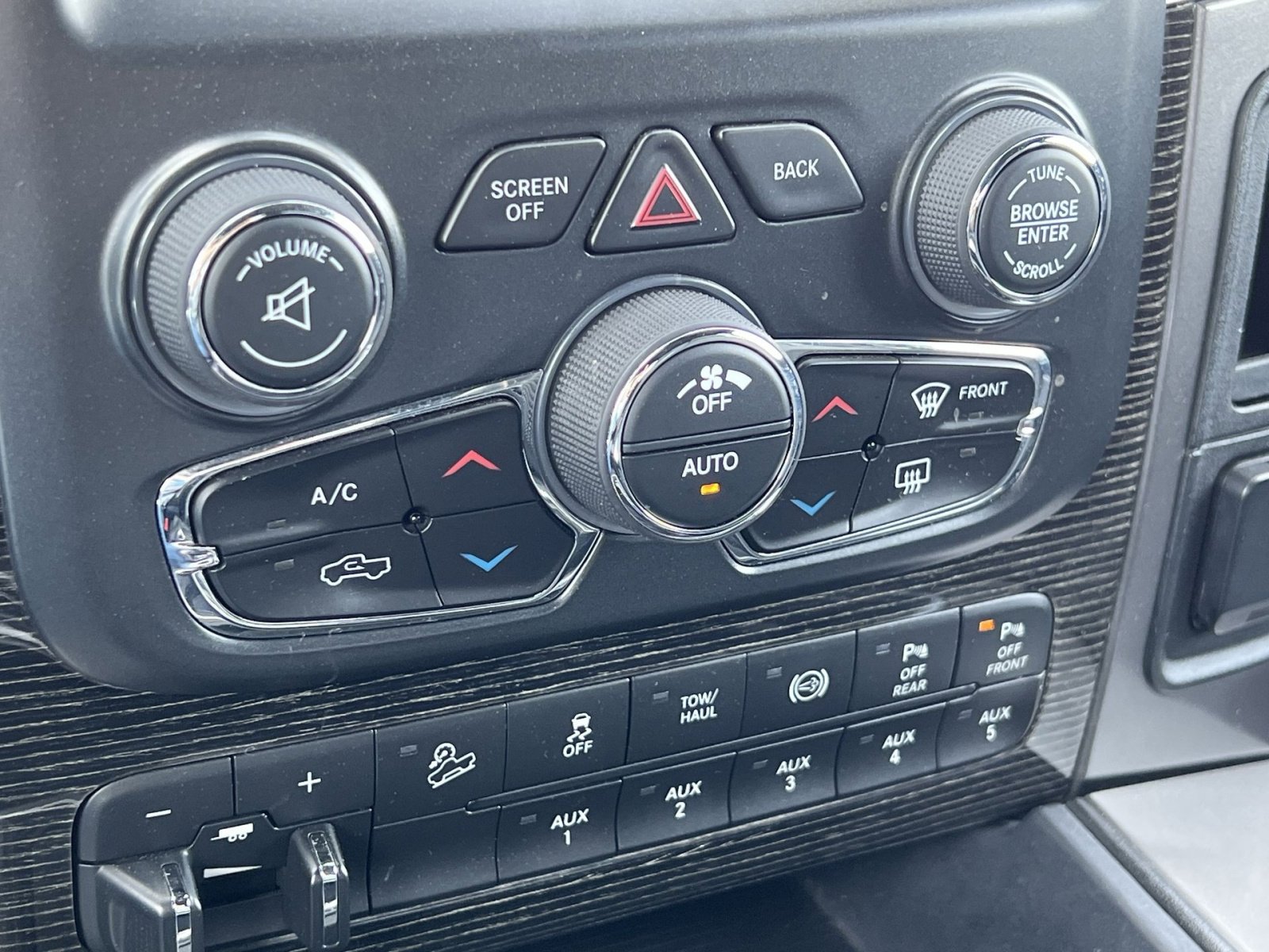 Used 2017 RAM 2500 Limited image 18