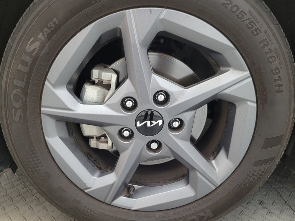 Used 2025 Kia K4 FWD image 31