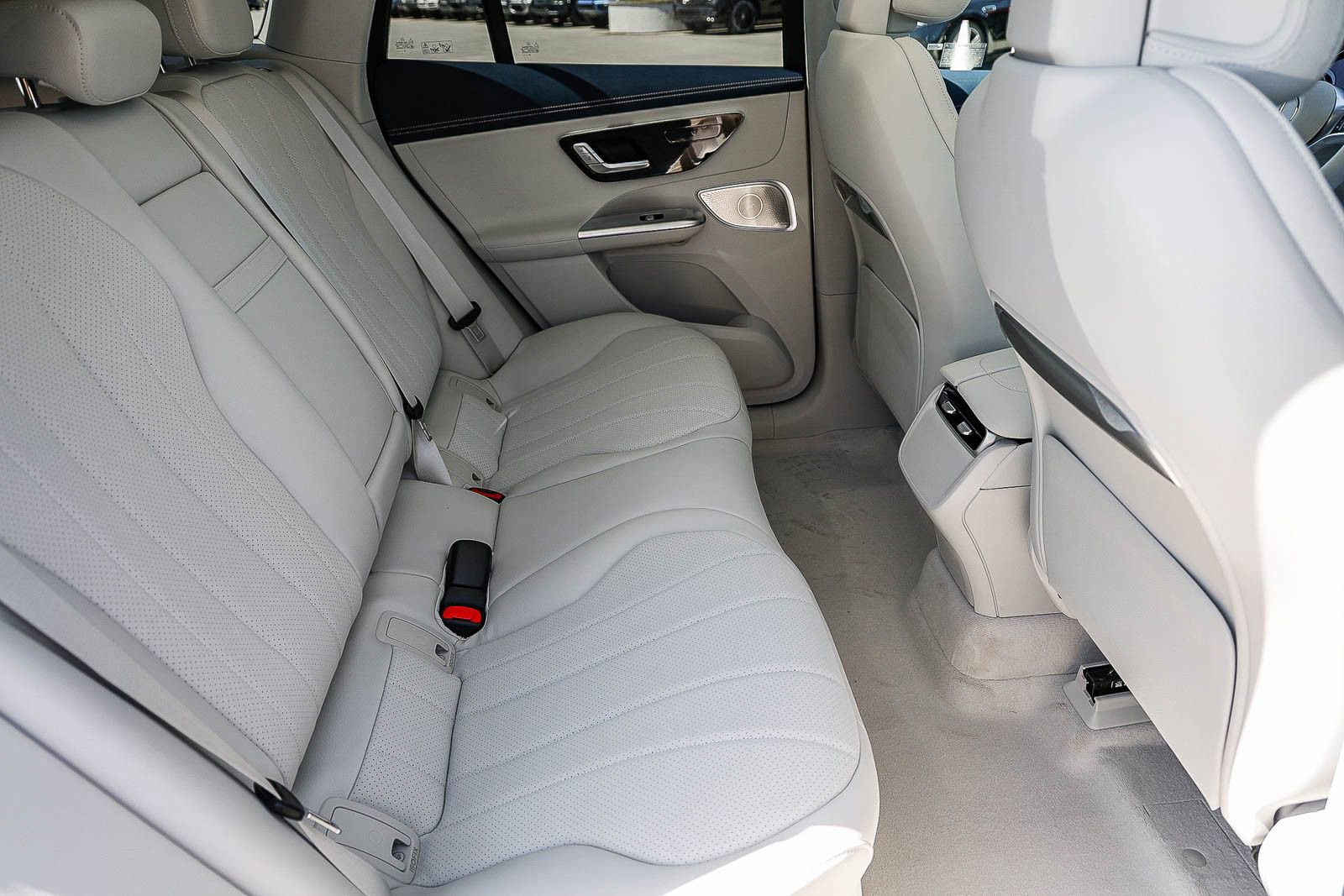 New 2026 Mercedes-Benz EQE 320 4MATIC SUV image 18