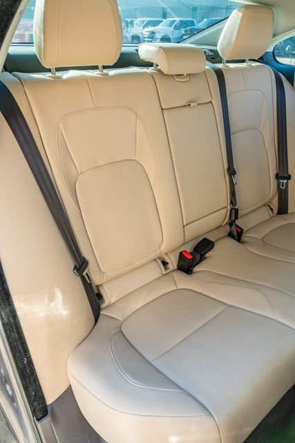 Used 2016 Jaguar XF Premium image 42