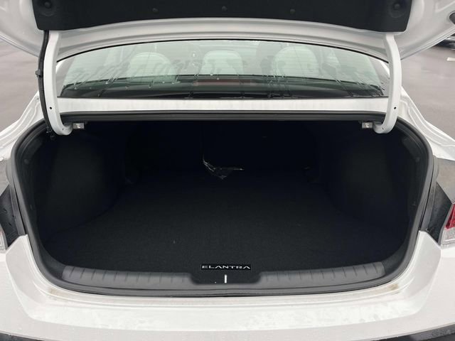 Used 2025 Hyundai Elantra Limited image 11