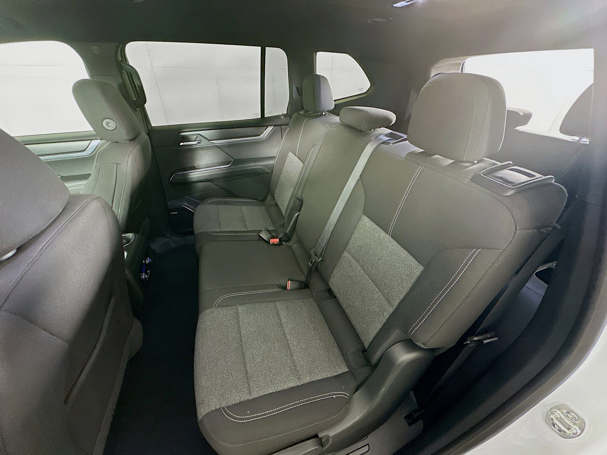 Used 2025 GMC Acadia Elevation image 28