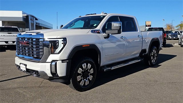 Used 2025 GMC Sierra 2500 Denali image 4