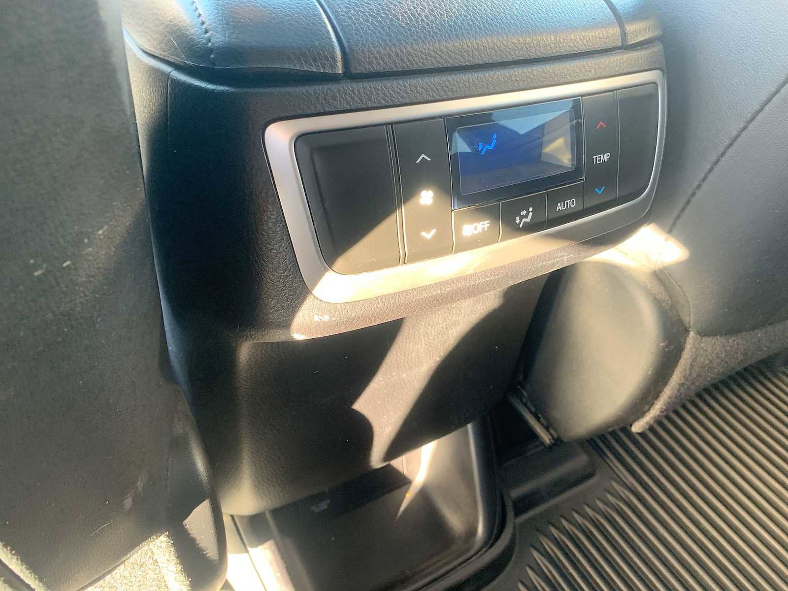 Used 2017 Toyota Highlander Limited image 21