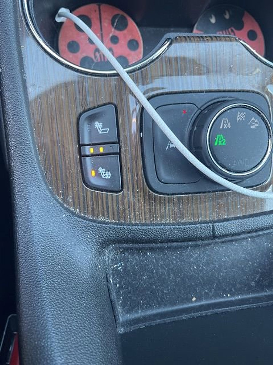 Used 2023 GMC Acadia SLE w/ Driver Convenience Package image 28