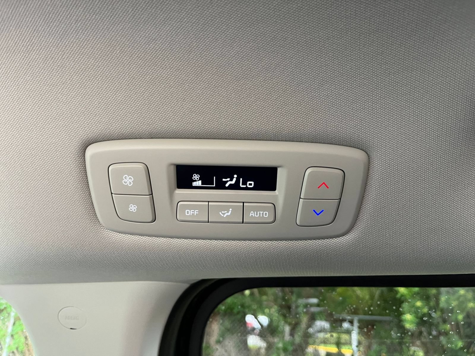 Used 2026 Kia Carnival FWD image 24