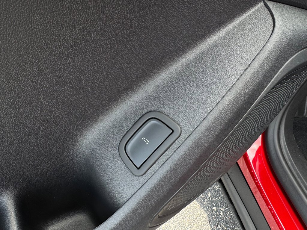 New 2025 Chevrolet Traverse LT image 12