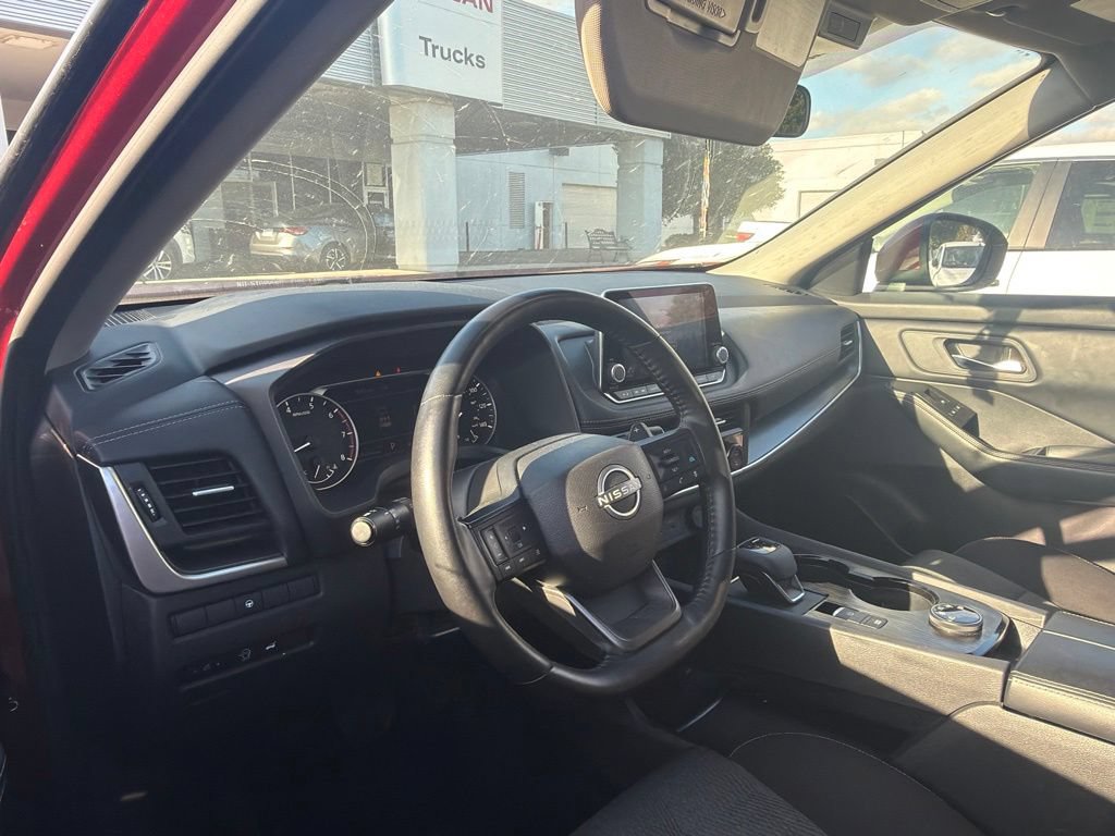 Used 2025 Nissan Rogue SV AWD/4WD image 9