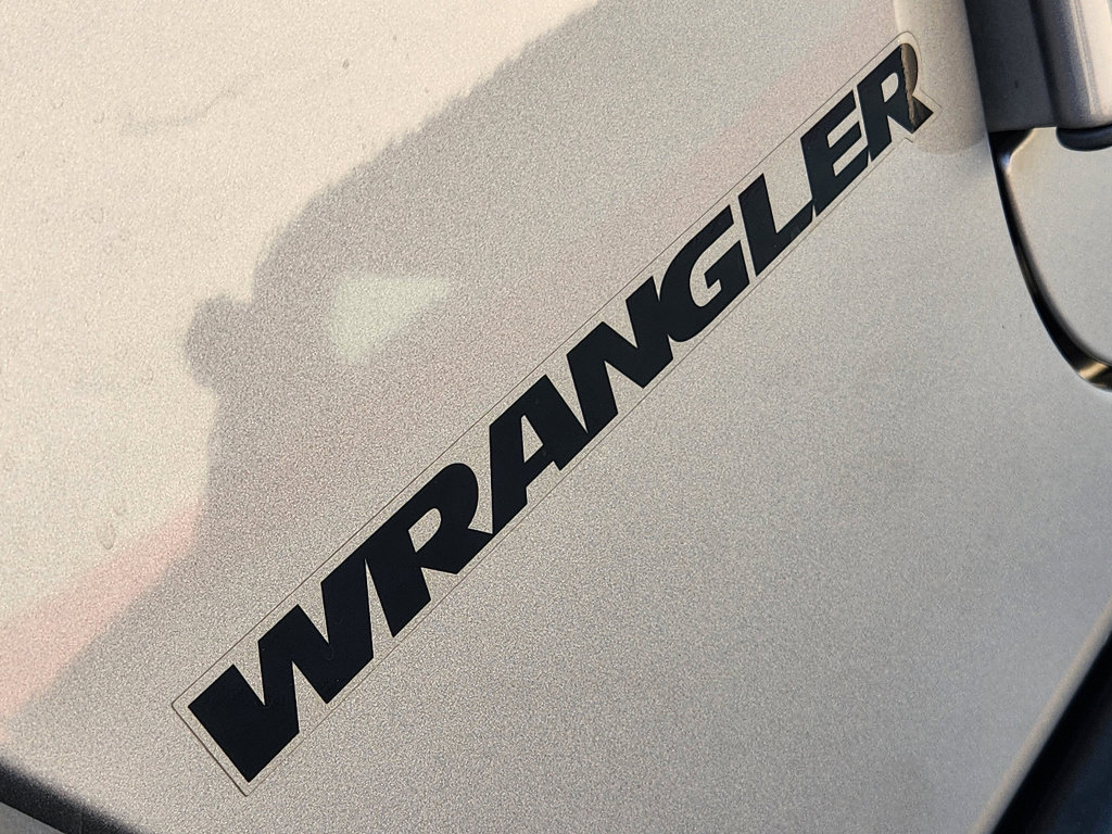 Used 2015 Jeep Wrangler Rubicon w/ Power Convenience Group image 11