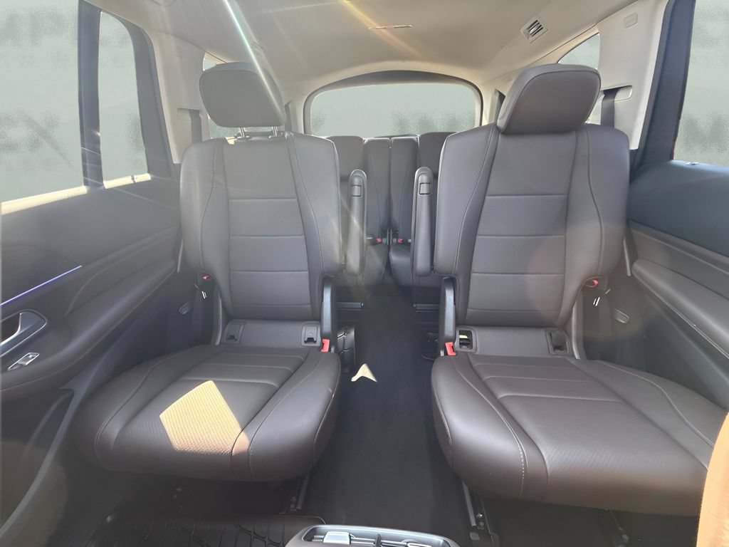 Used 2023 Mercedes-Benz GLS 450 4MATIC image 11