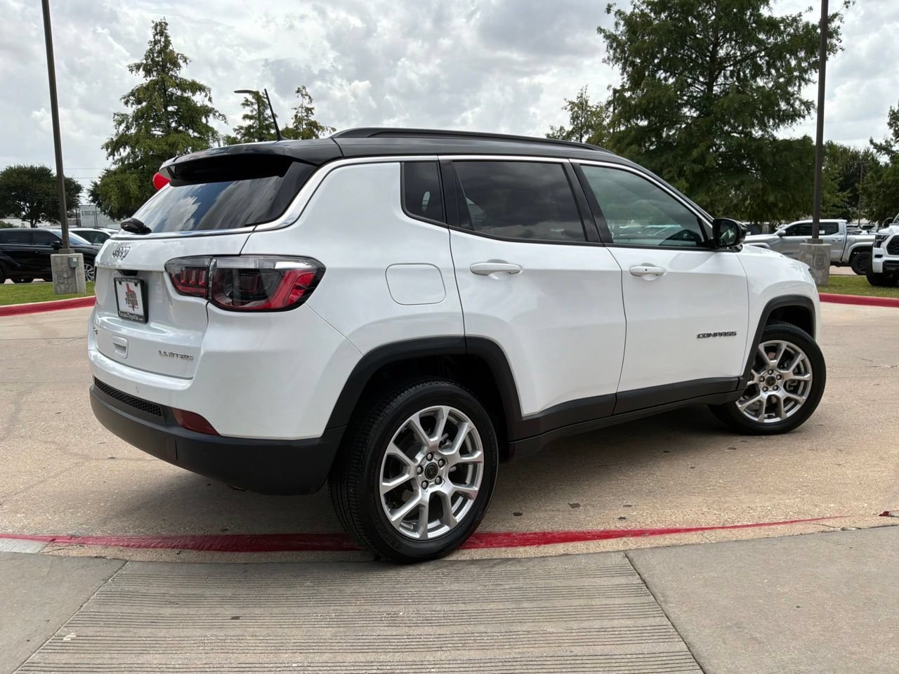 Used 2025 Jeep Compass Limited AWD/4WD image 6
