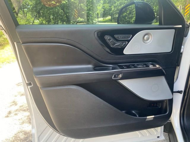 Used 2022 Lincoln Aviator Reserve w/ Equipment Group 201A AWD/4WD image 14