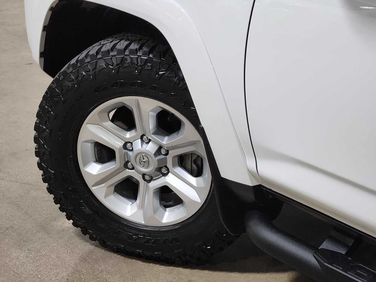 Used 2023 Toyota 4Runner SR5 AWD/4WD image 23