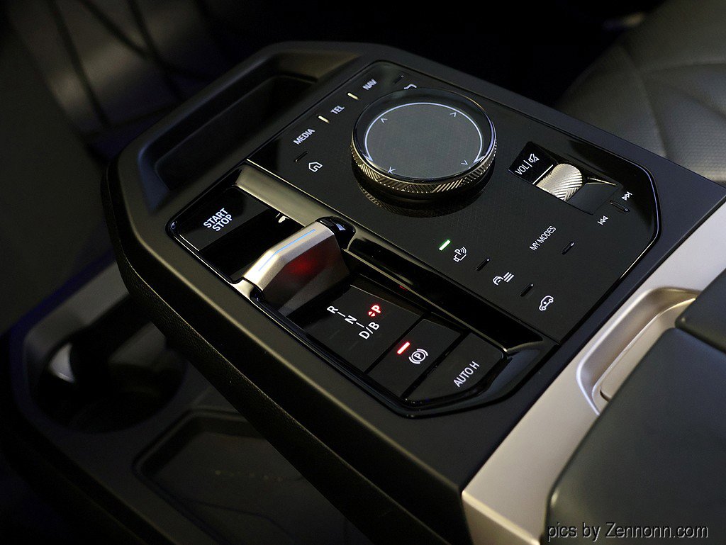 Used 2023 BMW iX M60 image 25