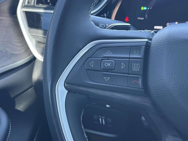 Used 2023 Jeep Grand Cherokee 4WD 4xe w/ Luxury Tech Group II image 28