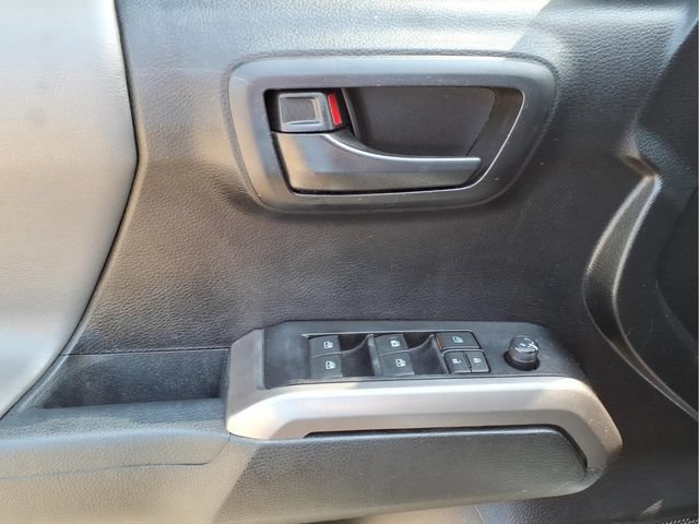 Used 2022 Toyota Tacoma SR5 AWD/4WD image 11