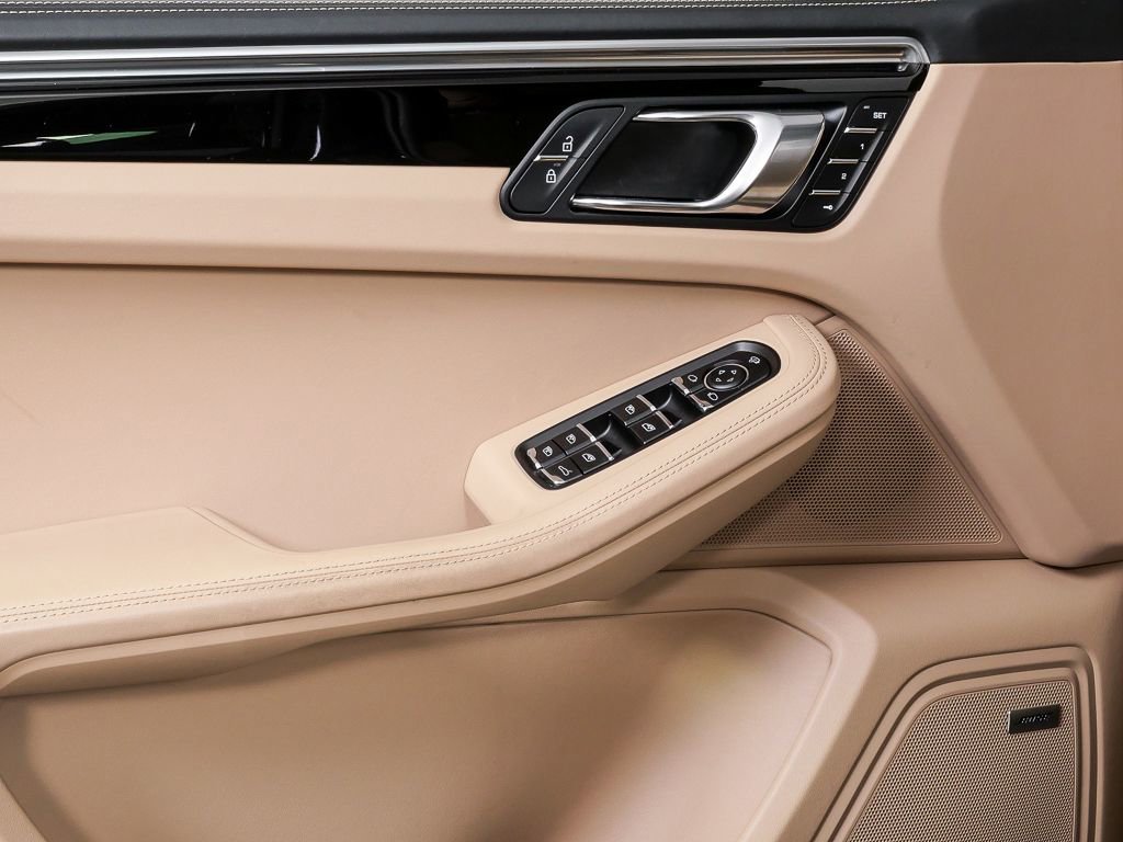 Certified 2023 Porsche Macan Turbo AWD/4WD image 6