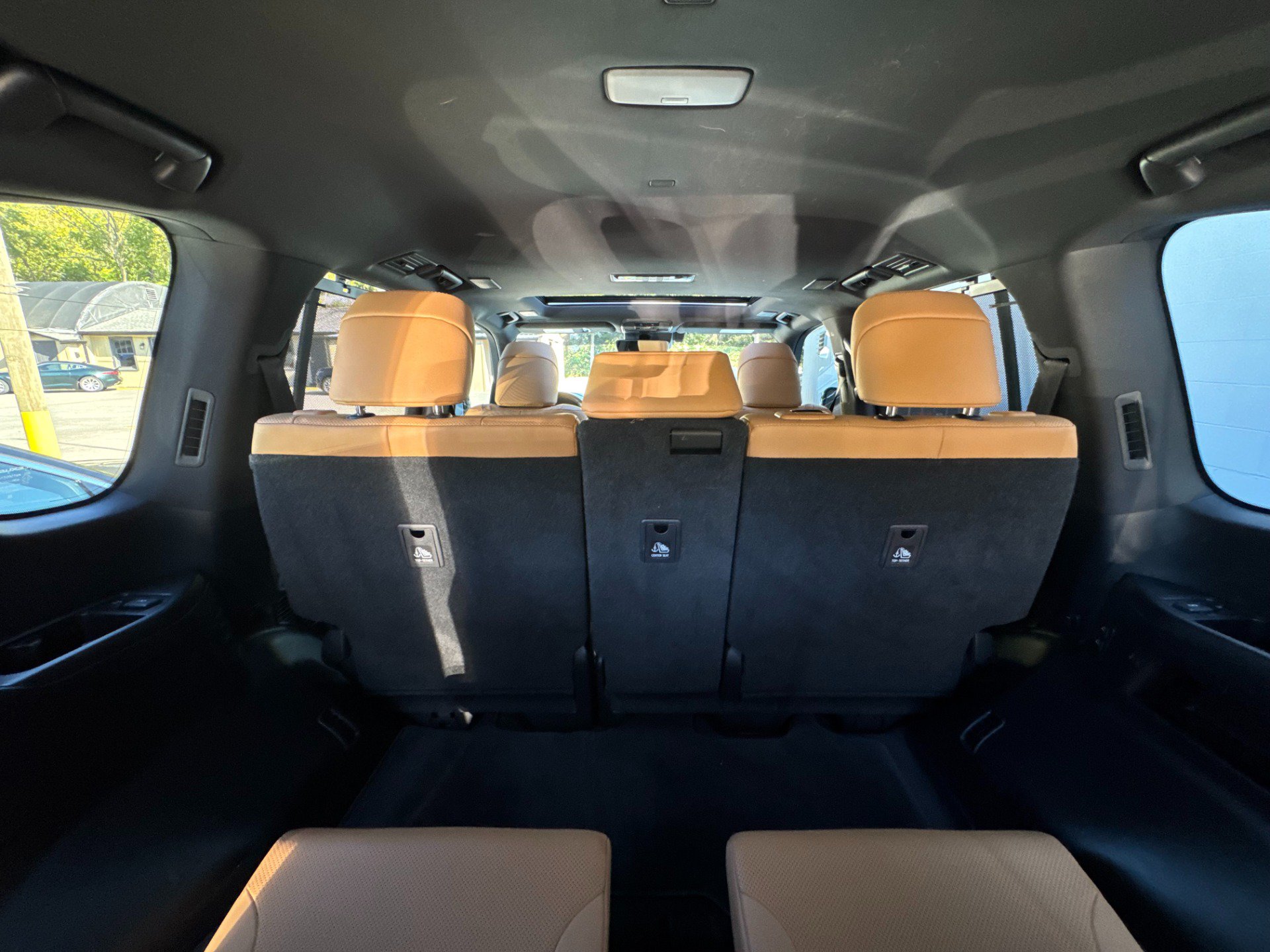 Used 2024 Lexus LX 600 4WD w/ Luxury Package image 54