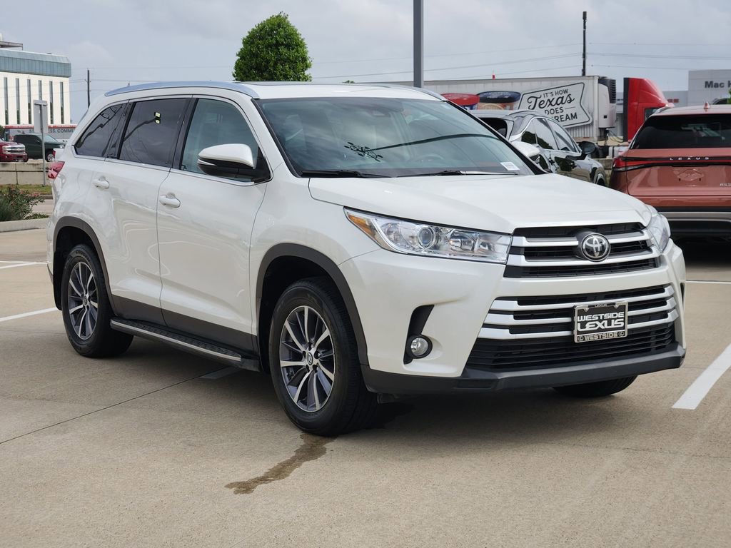 Used 2019 Toyota Highlander XLE image 3