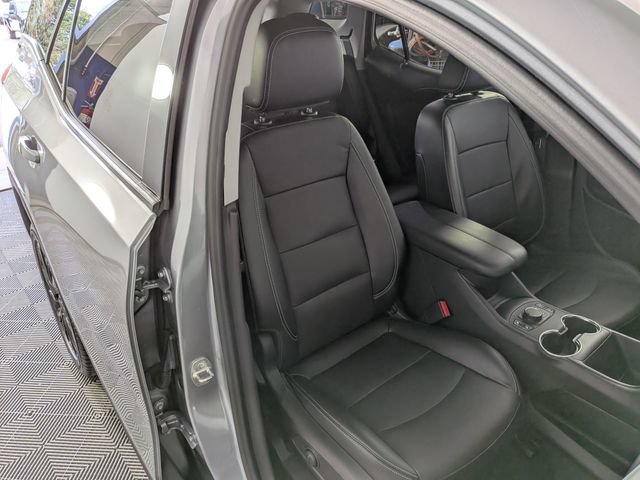 Used 2023 GMC Terrain SLT w/ Elevation Edition AWD/4WD image 30