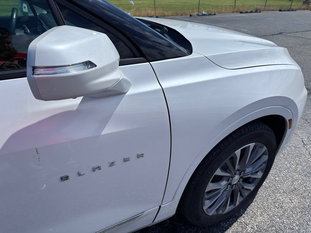 Used 2020 Chevrolet Blazer Premier w/ Driver Confidence II Package FWD image 3