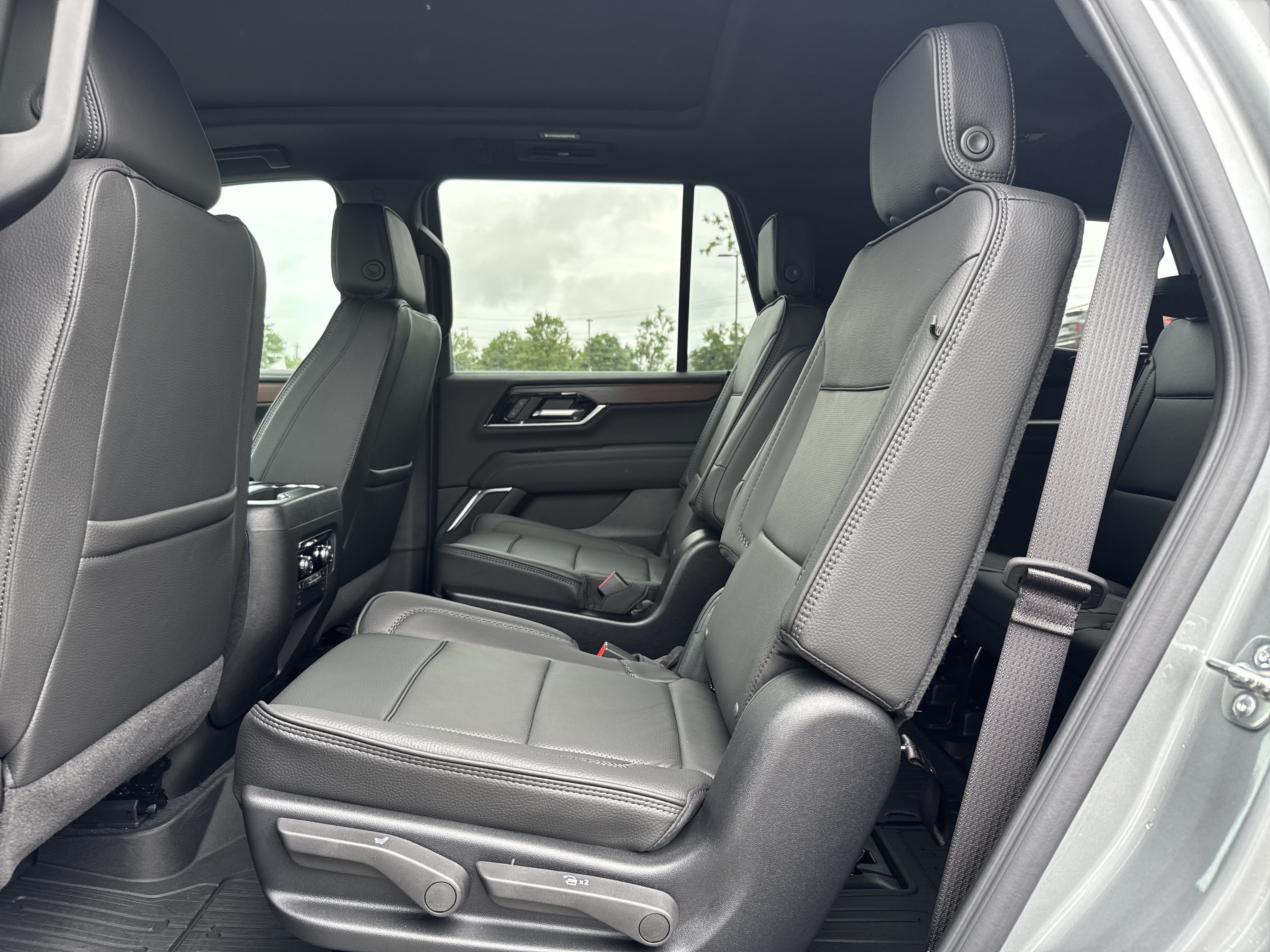 New 2026 GMC Yukon Denali w/ Sun & Power Step Package AWD/4WD image 32