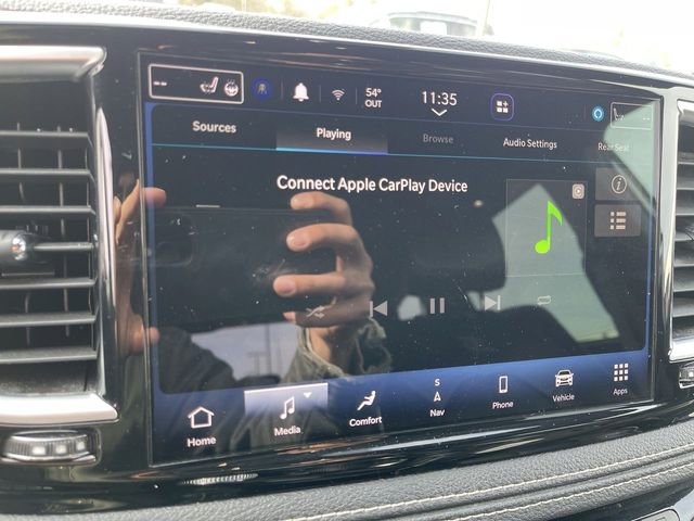 Used 2022 Chrysler Pacifica Limited w/ Uconnect Theater Family Group FWD image 16