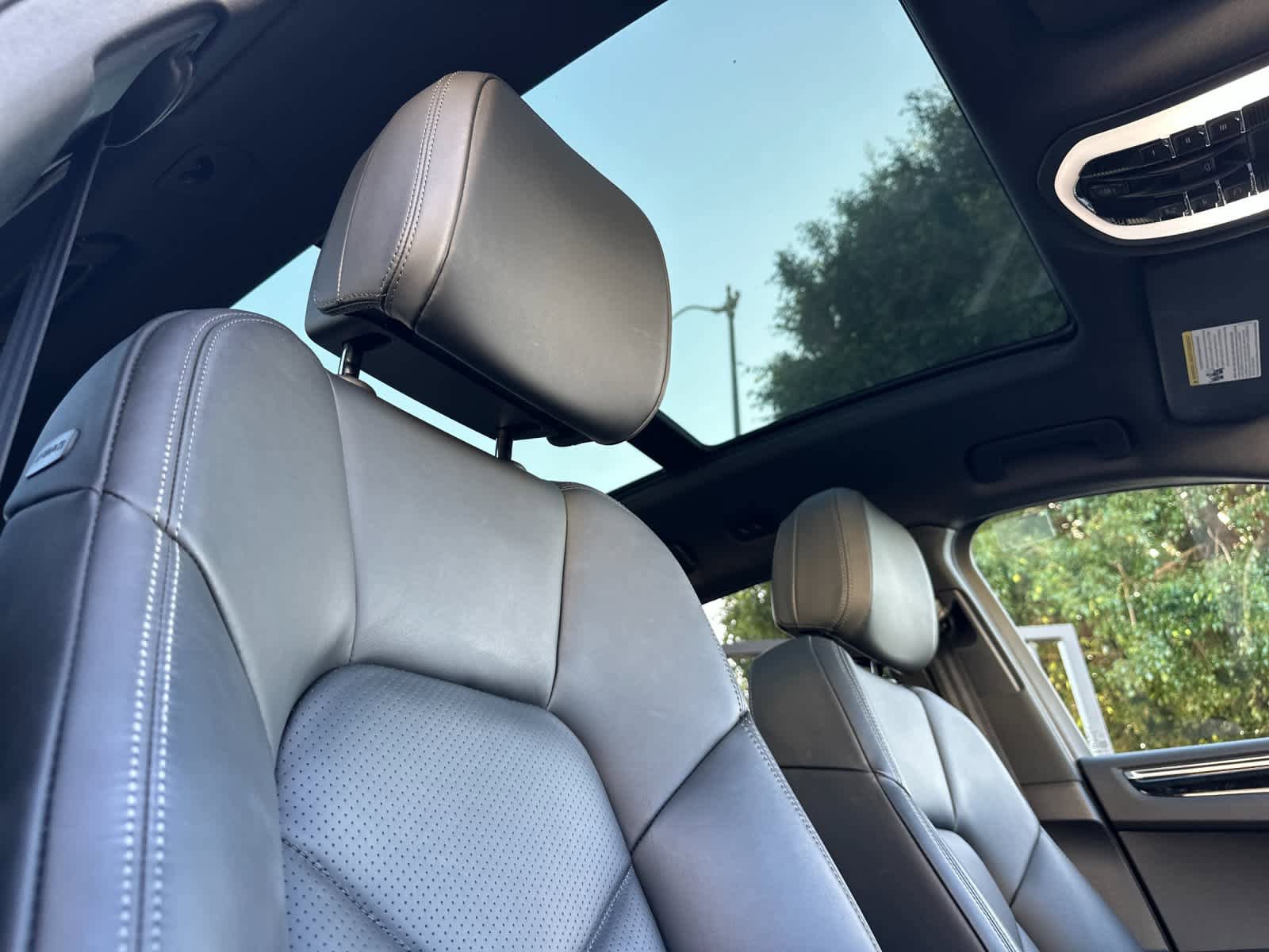 Certified 2025 Porsche Macan AWD/4WD image 18