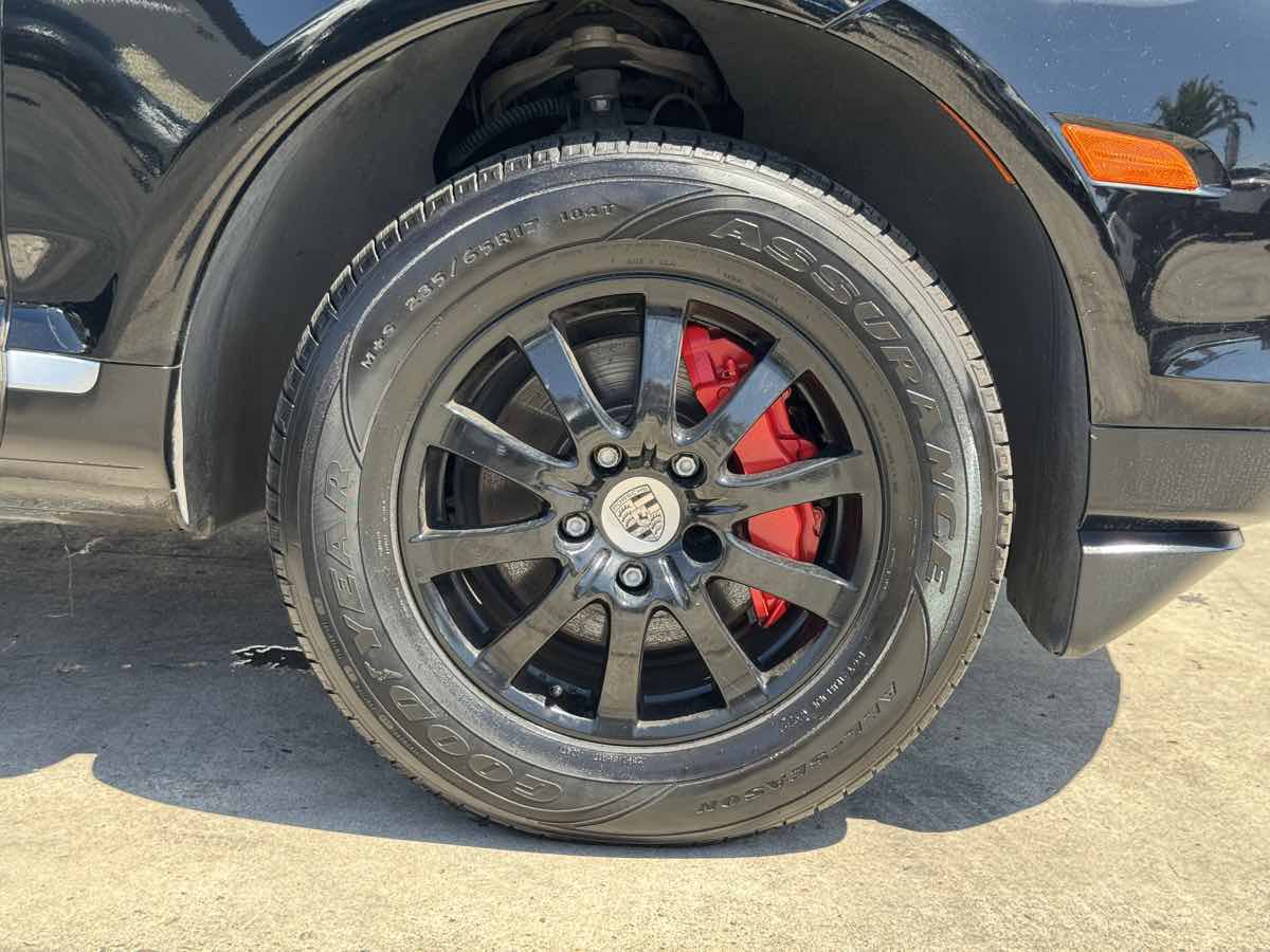 Used 2010 Porsche Cayenne AWD/4WD image 6