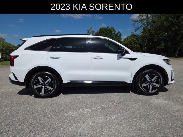 Used 2023 Kia Sorento S FWD image 2
