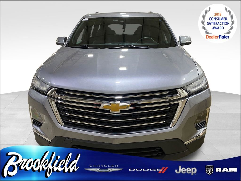 Used 2023 Chevrolet Traverse LT image 2