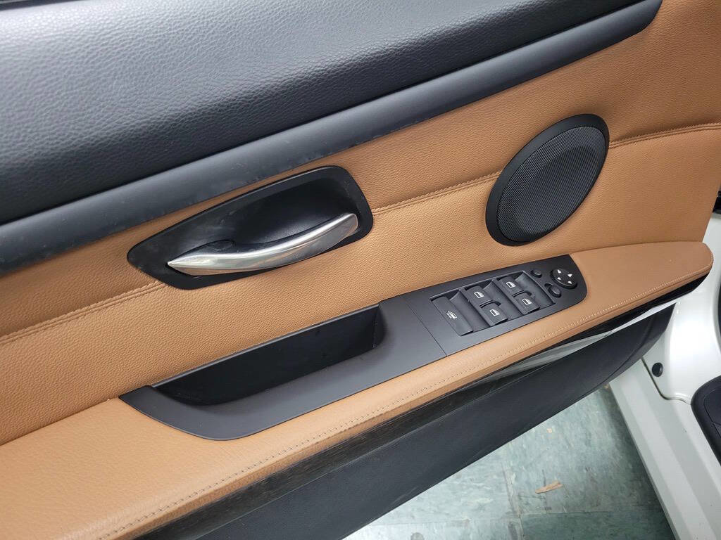 Used 2012 BMW 328i Convertible image 40