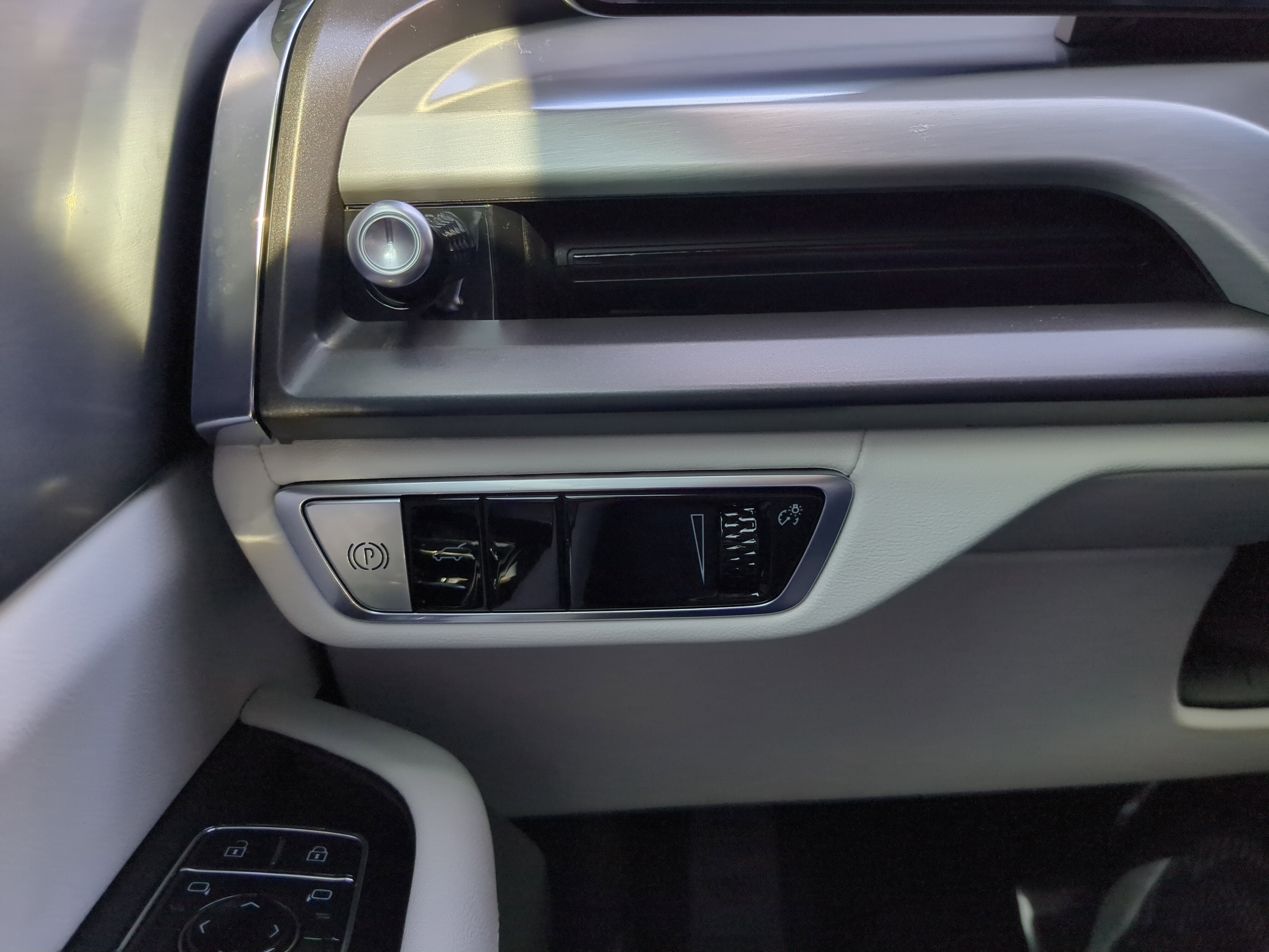 New 2026 Cadillac Vistiq Sport w/ LPO, Floor Liner Package image 31