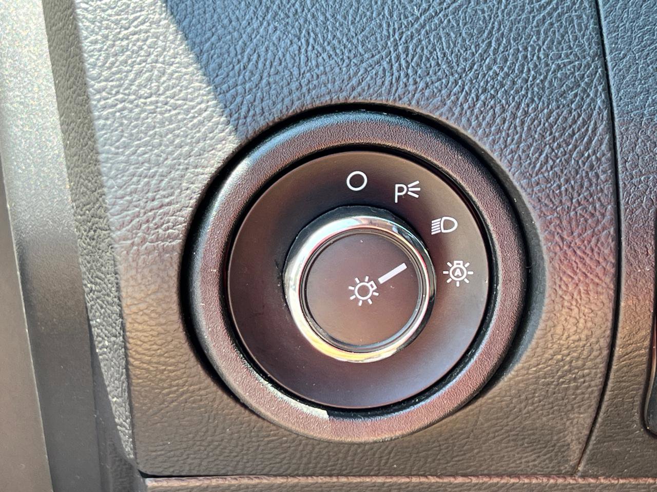 Used 2012 Ford Taurus Limited FWD image 18
