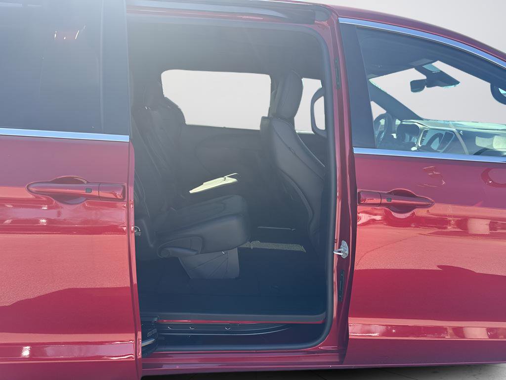 New 2026 Chrysler Pacifica Select FWD image 12