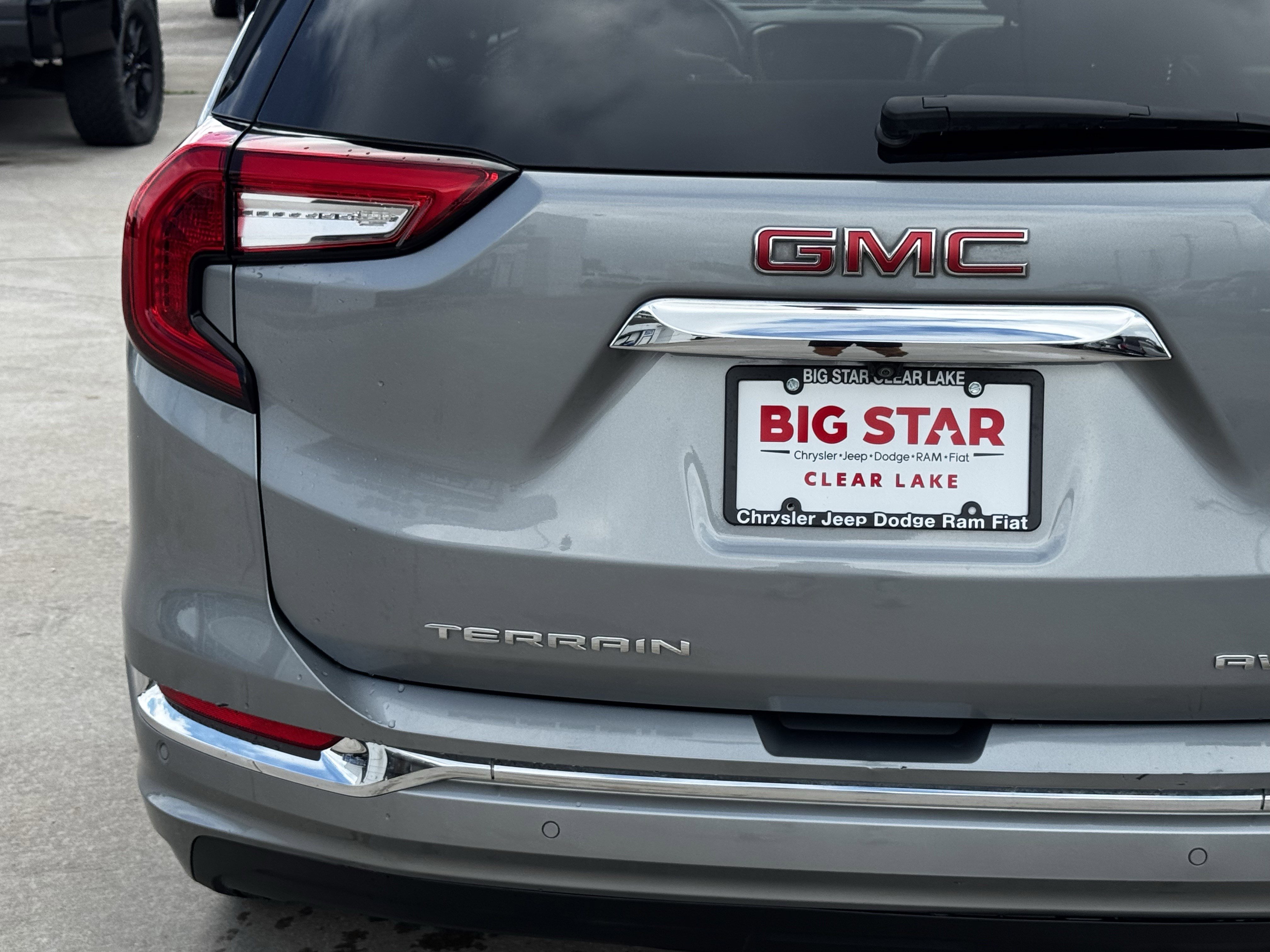 Used 2023 GMC Terrain Denali w/ Denali Premium Package AWD/4WD image 11