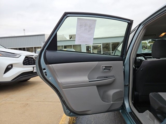 Used 2015 Toyota Prius V Five image 19