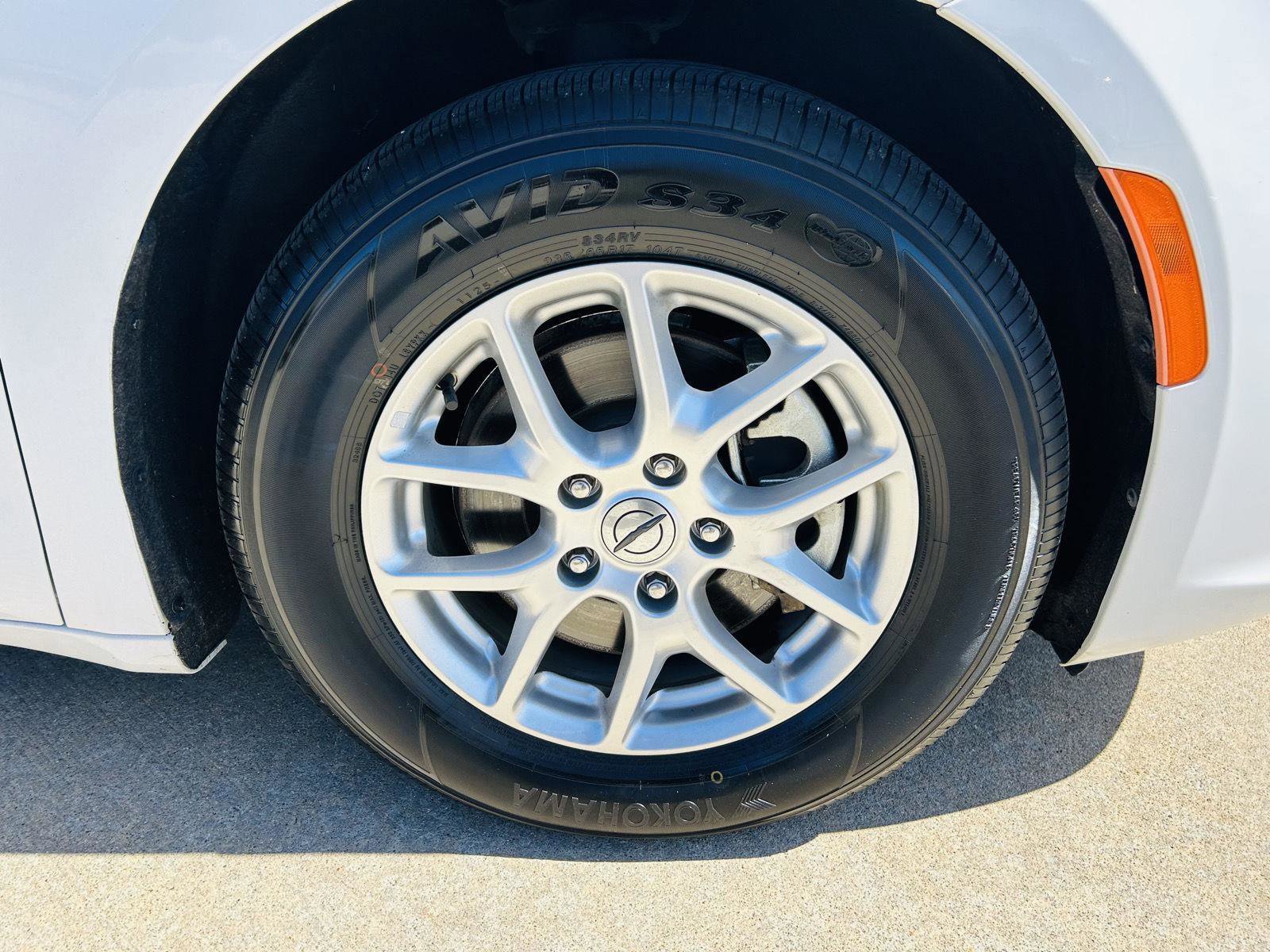 Used 2022 Chrysler Pacifica Touring-L FWD image 40