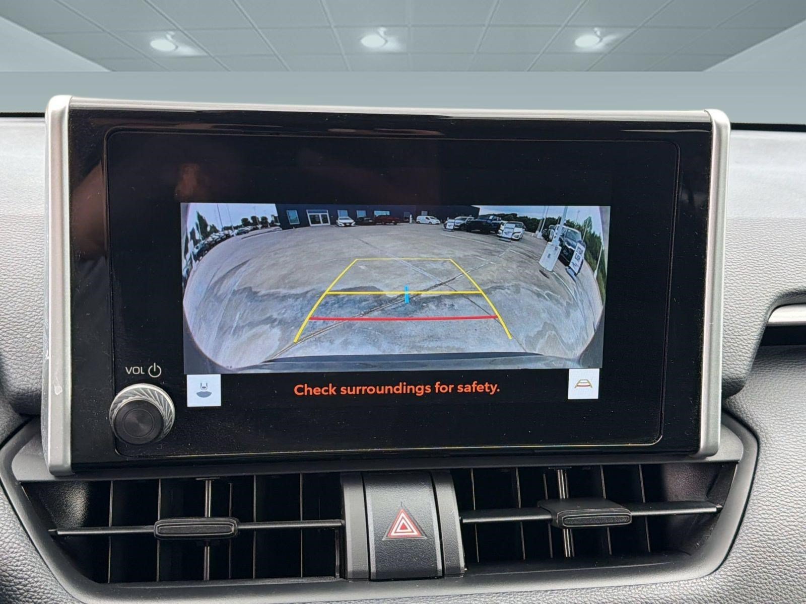 Used 2025 Toyota RAV4 XLE AWD/4WD image 19