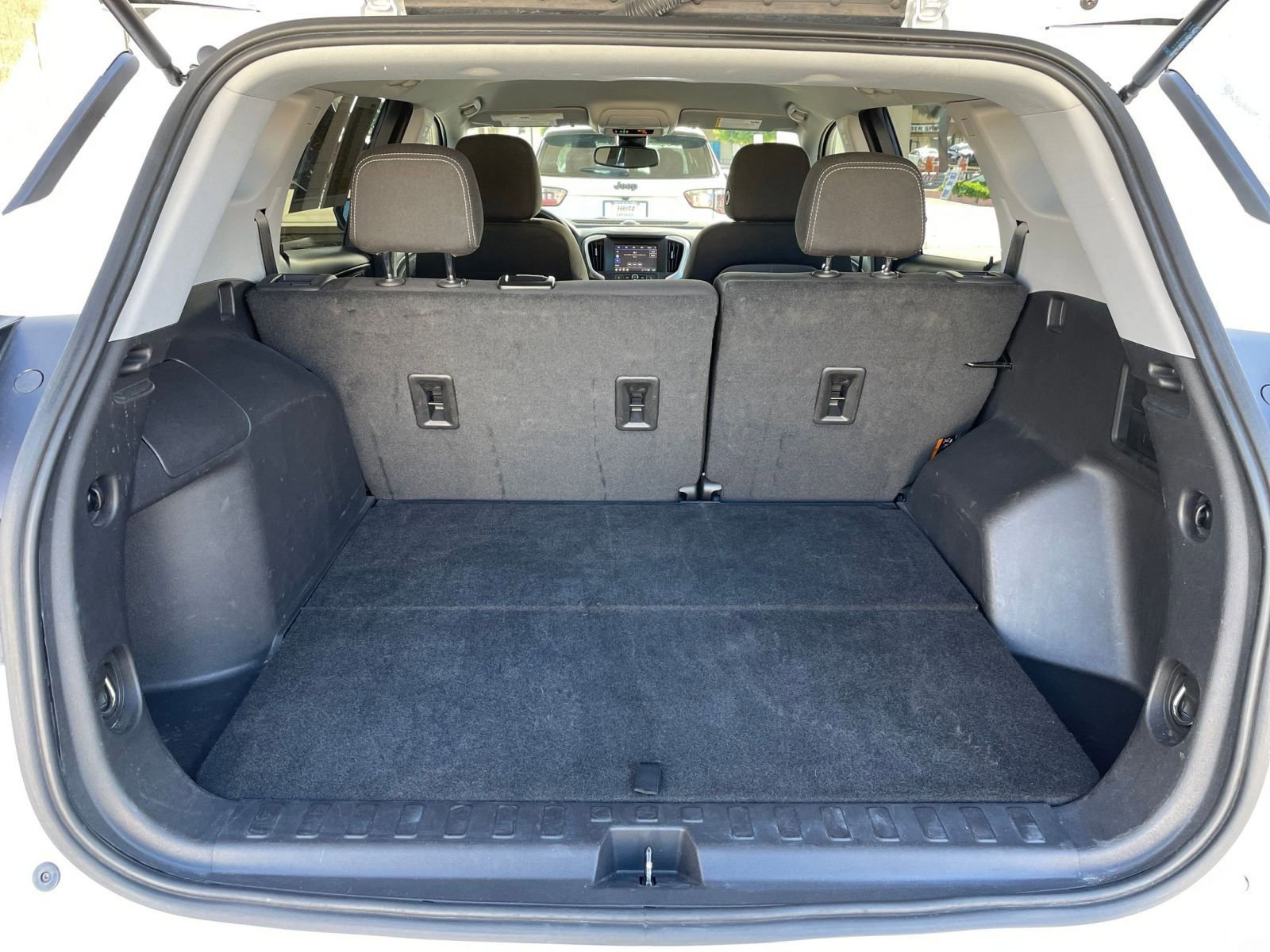 Used 2024 GMC Terrain SLE image 31