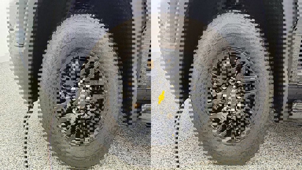 Used 2025 Chevrolet Silverado EV LT image 9