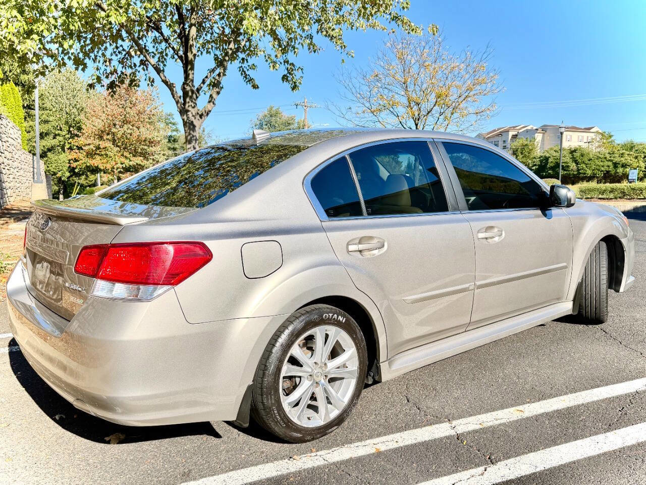 Used 2014 Subaru Legacy 2.5i Limited w/ Moonroof Package image 7