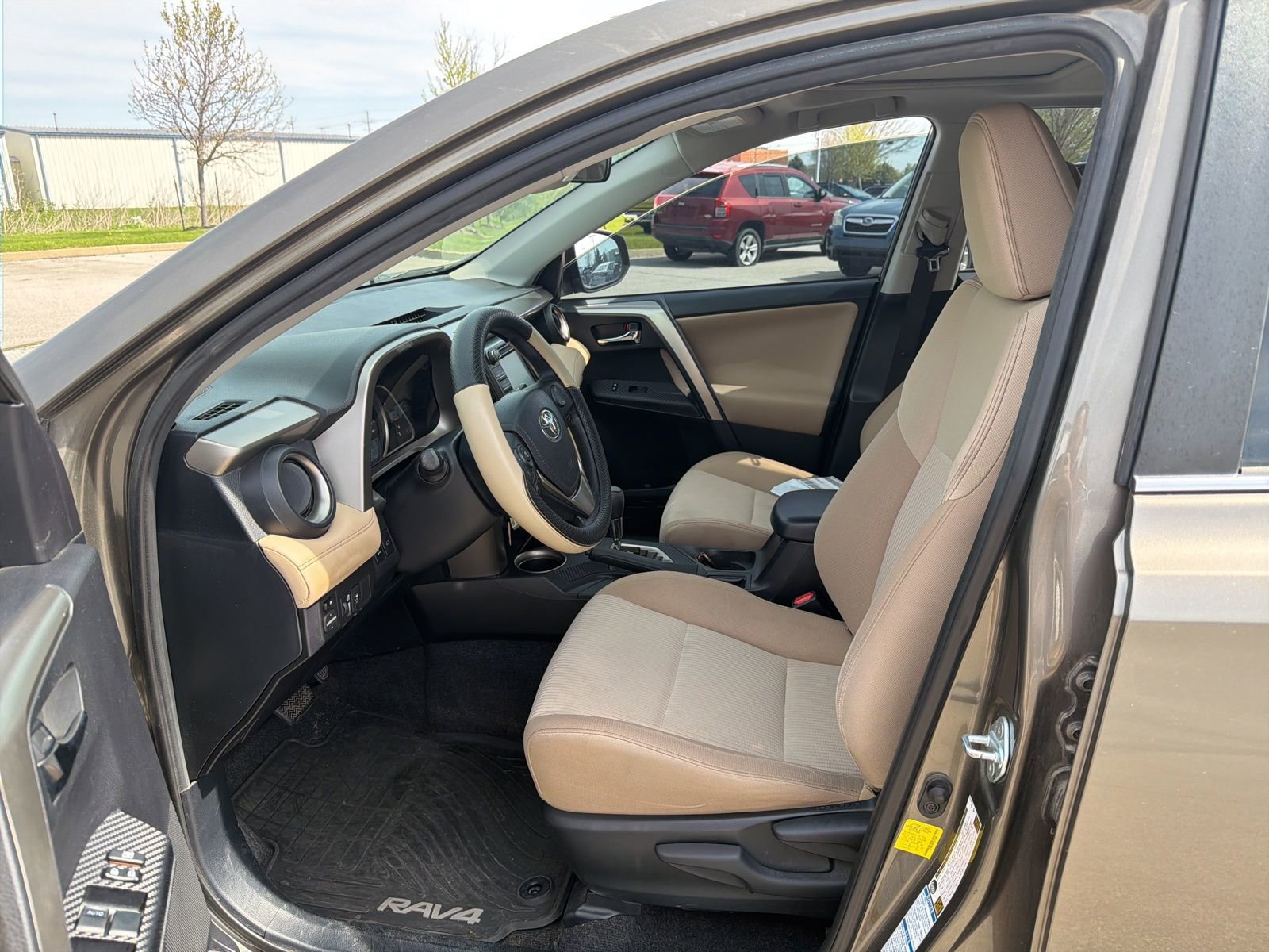 Used 2015 Toyota RAV4 XLE AWD/4WD image 28