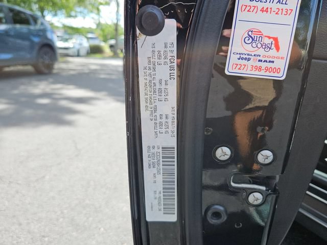 Used 2016 Dodge Challenger SXT RWD image 14